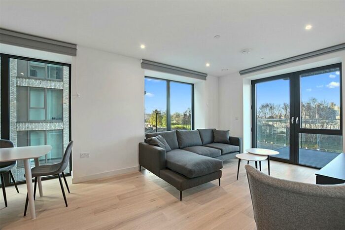 2 Bedroom Apartment To Rent In Shipwright Street, London, E16