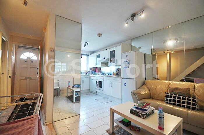 3 Bedroom Maisonette To Rent In Surr Street, London, N7