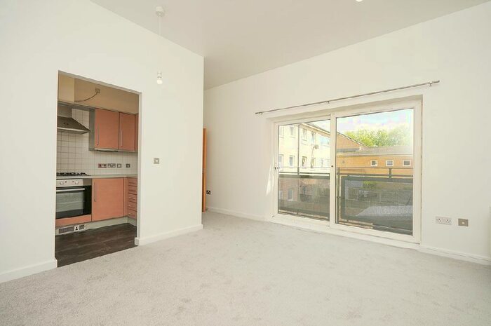 1 Bedroom Flat To Rent In Miles Drive, London, Greater London, SE28