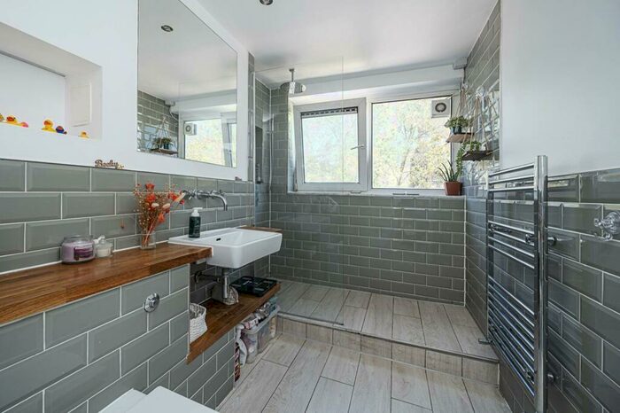 2 Bedroom Flat To Rent In Ravenscroft Street, , Shoreditch, London, E2