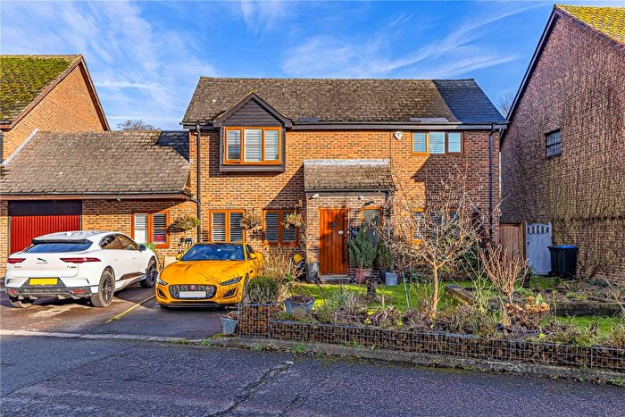 4 Bedroom Link Detached House For Sale In Kings Meadow, Kings Langley, Hertfordshire, WD4