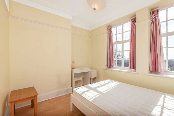 2 Bedroom Flat To Rent In Finchley Road, West Hampstead, London, NW3