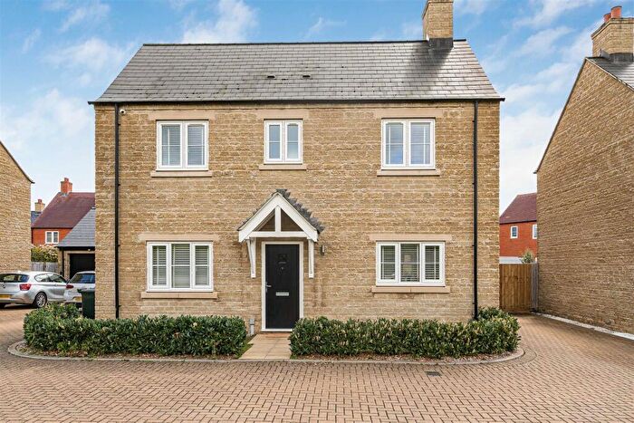 4 Bedroom Detached House For Sale In Violet Close, Ambrosden, Bicester, OX25
