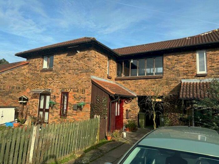 1 Bedroom Maisonette To Rent In Kensington Drive, Great Holm, MK8