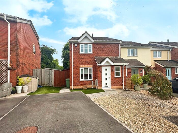 3 Bedroom End Of Terrace House To Rent In Coed Mieri, Tyla Garw, Pontyclun, CF72
