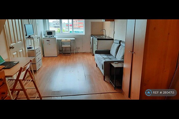 Studio To Rent In The Ridgeway, London, NW9