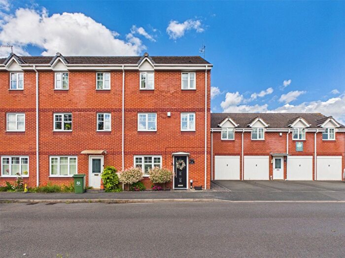 3 Bedroom End Of Terrace House For Sale In Darwin Avenue, Worcester, Worcestershire, WR5