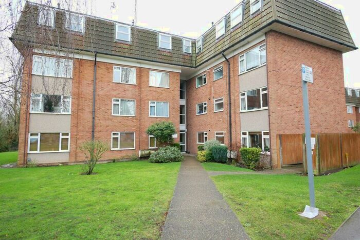 2 Bedroom Flat To Rent In Lambs Close, Cuffley, EN6