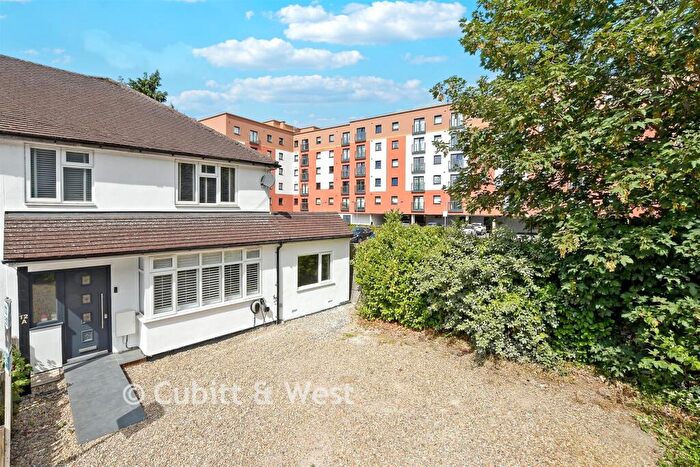 3 Bedroom End Of Terrace House For Sale In Johns Walk, Whyteleafe, Surrey, CR3