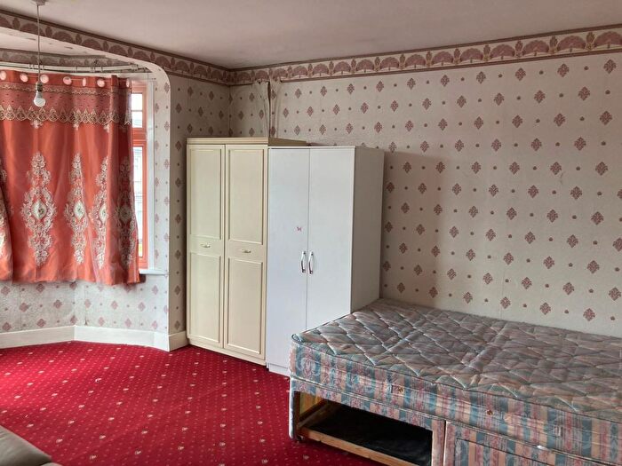 2 Bedroom Flat To Rent In -Bedroom First Floor Flat For Rent, IG4