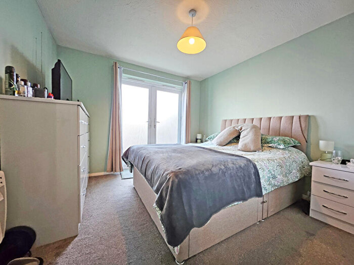 2 Bedroom Apartment To Rent In Ravenings Parade, Ilford, Greater London, IG3