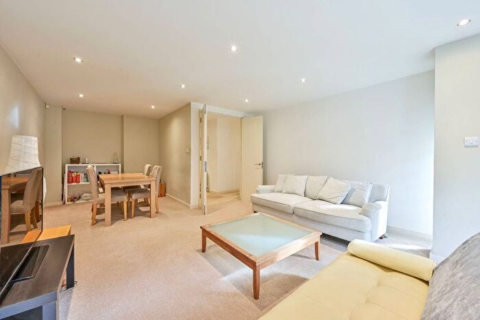 3 Bedroom Flat For Sale In Putney Hill, Putney, London, SW15