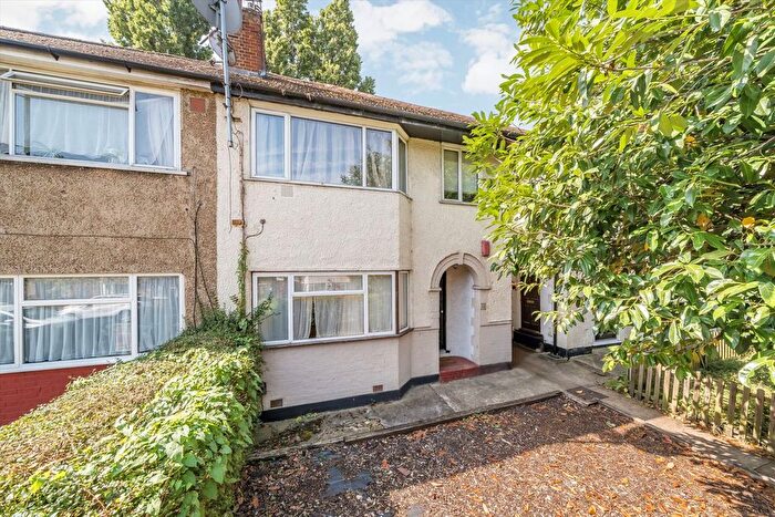 2 Bedroom Flat To Rent In Connell Crescent, Ealing, W5