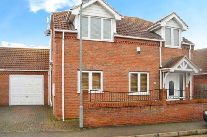 3 Bedroom Link Detached House For Sale In Millfields, King's Lynn, Norfolk, PE30