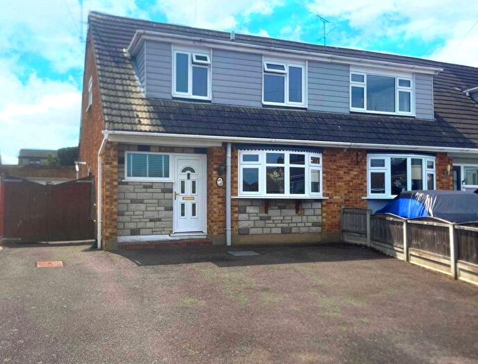 3 Bedroom Semi-Detached House For Sale In Cedar Drive, Hullbridge, Hockley, Essex, SS5