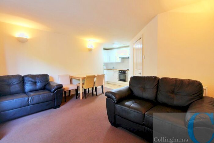 3 Bedroom Flat To Rent In Clapham Road, Stockwell, SW9