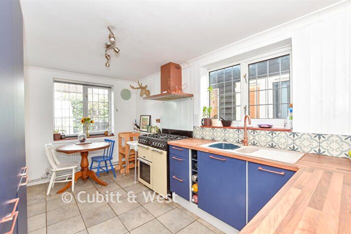 3 Bedroom Semi Detached House For Sale In Hearn Close, Tangmere, Chichester, West Sussex, PO20