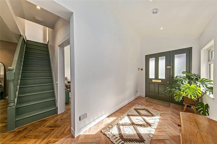 3 Bedroom Semi-detached House For Sale In Myrtle Road, Hampton Hill, TW12