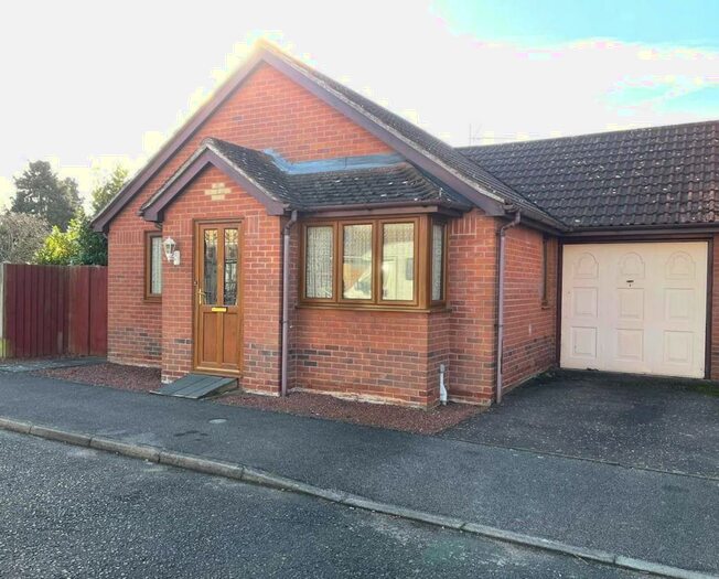 2 Bedroom Detached Bungalow For Sale In Broke Hall Gardens, Ipswich, IP3