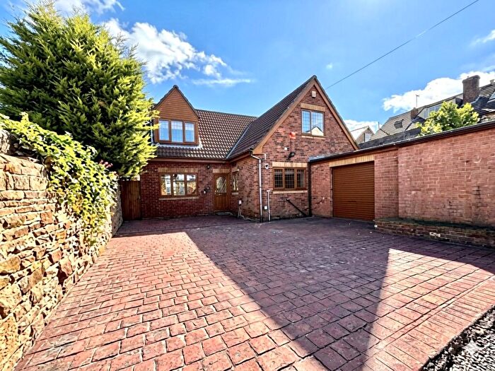 3 Bedroom House To Rent In Twitchill Drive, Woodhouse, Sheffield, S13
