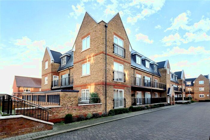 2 Bedroom Flat To Rent In Knowles Court, Campion Square, Dunton Green, Sevenoaks, TN14