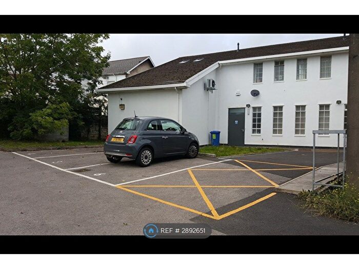 2 Bedroom Flat To Rent In Commercial St, Cwmbran, NP44
