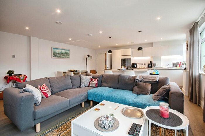 2 Bedroom Flat For Sale In Post Office Road, Bournemouth, BH1