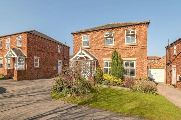 3 Bedroom Detached House To Rent In Castlefields, Rothwell, Leeds, LS26