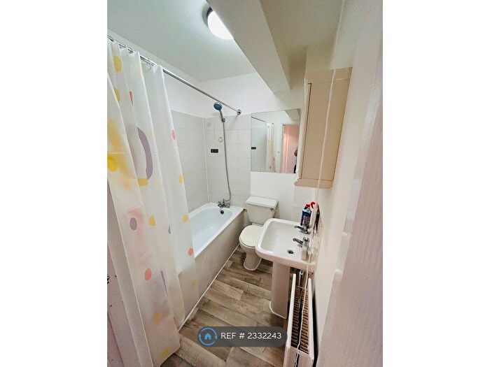 1 Bedroom Flat To Rent In Goresbrook Road, Dagenham, RM9