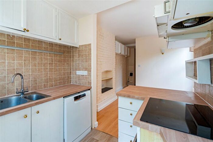 2 Bedroom Flat To Rent In Percy Road, London, W12