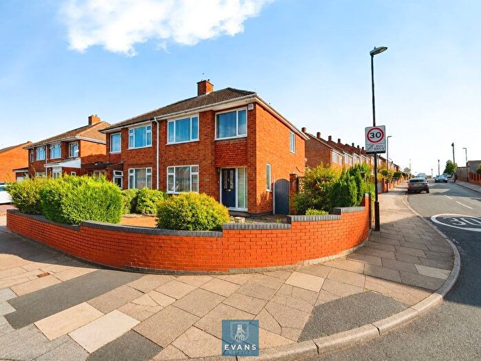 3 Bedroom Semi-Detached House For Sale In Rotherham Road, Coventry, CV6
