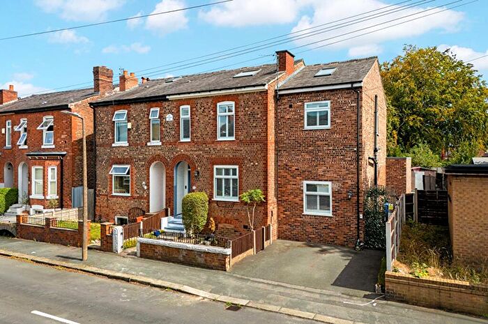 5 Bedroom Semi-Detached House For Sale In Dartford Road, Urmston, Manchester, M41