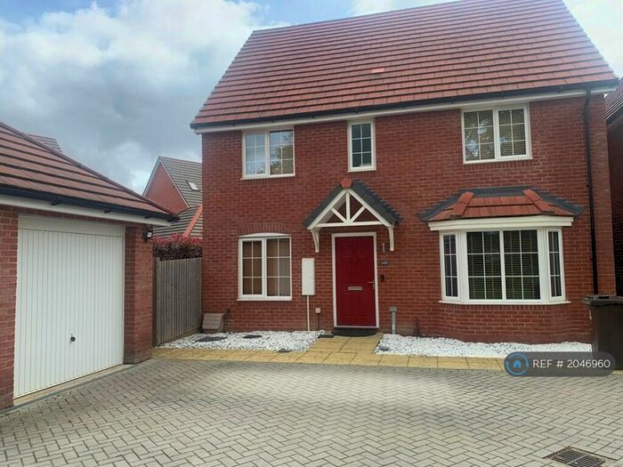 4 Bedroom Detached House To Rent In Fullbrook Avenue, Spencers Wood, Reading, RG7