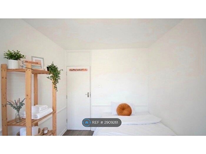4 Bedroom Flat To Rent In Loughborough Estate, London, SW9