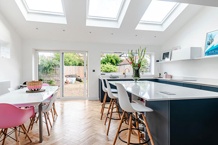 4 Bedroom Detached House For Sale In Denton Avenue, Leeds, LS8