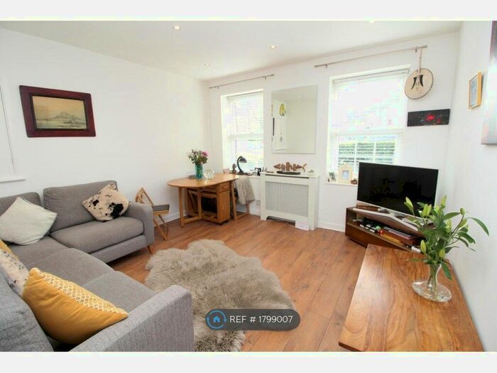 2 Bedroom Flat To Rent In Lushington Road, London, SE6
