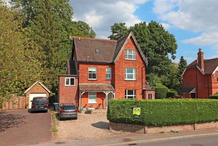 1 Bedroom Flat For Sale In Mid Street, South Nutfield, RH1