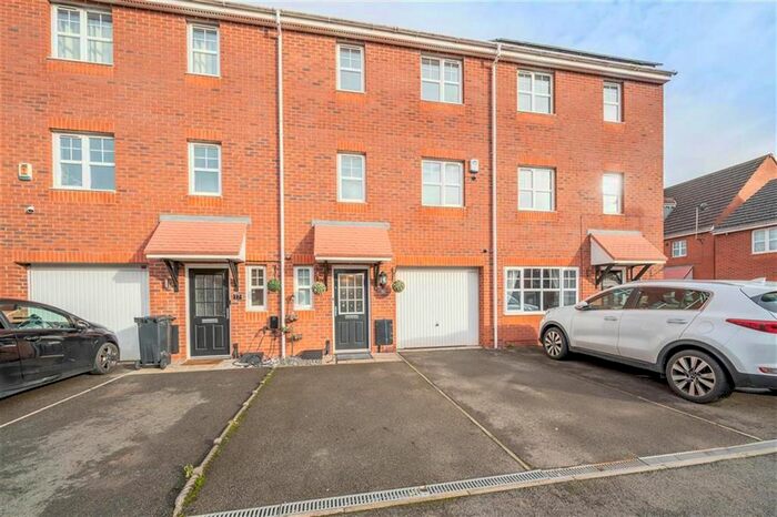 3 Bedroom Town House For Sale In Bickon Drive, Quarry Bank, DY5