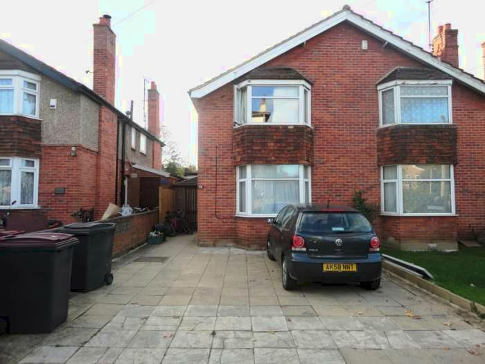 5 Bedroom Semi-Detached House To Rent In Eastern Avenue, Reading, RG1
