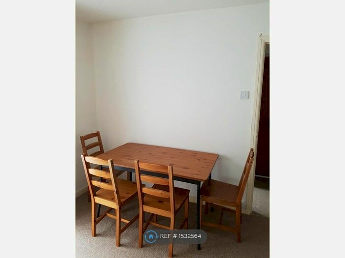 1 Bedroom Flat To Rent In Vicarage Close, Northolt, UB5
