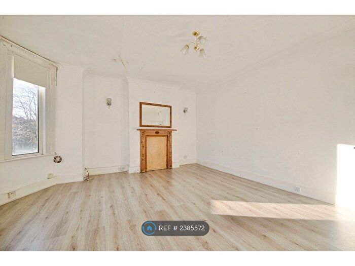 2 Bedroom Flat To Rent In Devonshire Road, London, N13