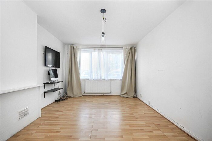 3 Bedroom Maisonette To Rent In Challice Way, London, SW2