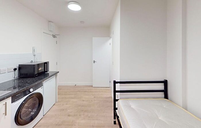 1 Bedroom End Terrace House To Rent In Runnymede Crescent, London, SW16