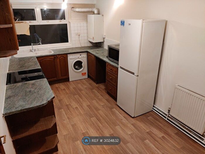 3 Bedroom Maisonette To Rent In Navestock Crescent, Woodford, IG8