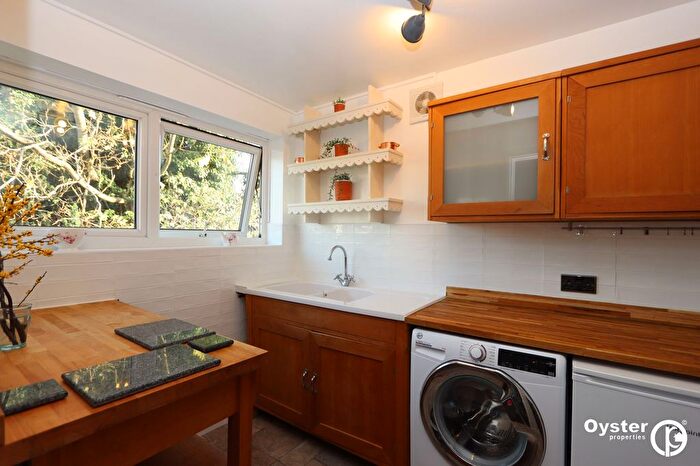 1 Bedroom Flat To Rent In Foxgrove, London, N14