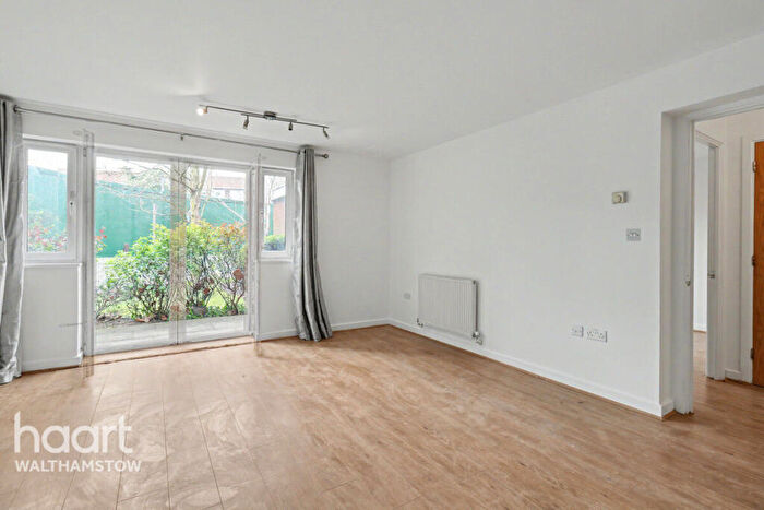 1 Bedroom Apartment For Sale In Hawker Place, Walthamstow, E17