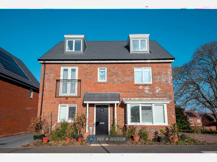 5 Bedroom Detached House To Rent In Donnington Grove, Bracknell, RG42