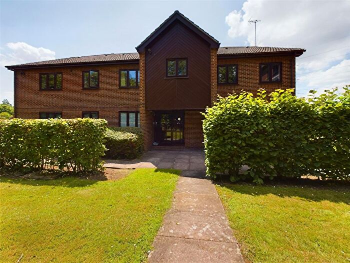 1 Bedroom Flat For Sale In Dormer Close, The Willows, Aylesbury, HP21