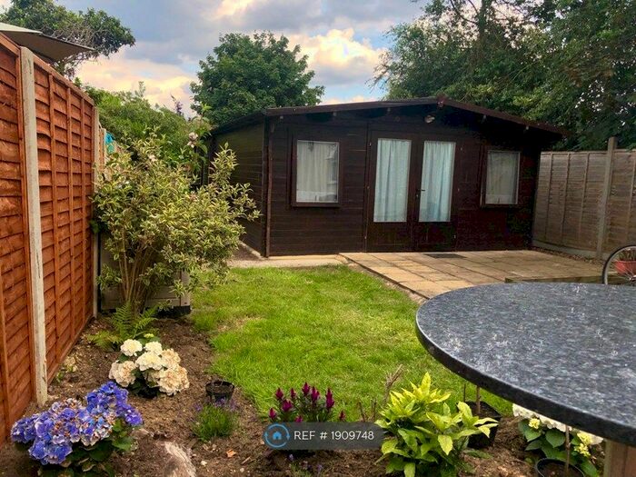 1 Bedroom Flat To Rent In Robin Hood Way, London, SW15