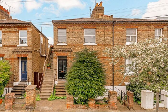 1 Bedroom Flat To Rent In Stanbridge Road, Putney, SW15